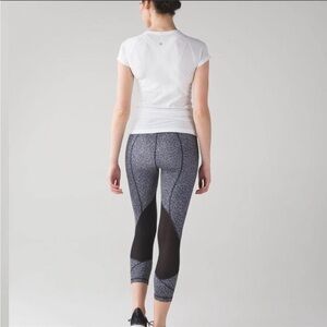 LuluLemon High-Waisted Women’s Crop Leggings Size 4